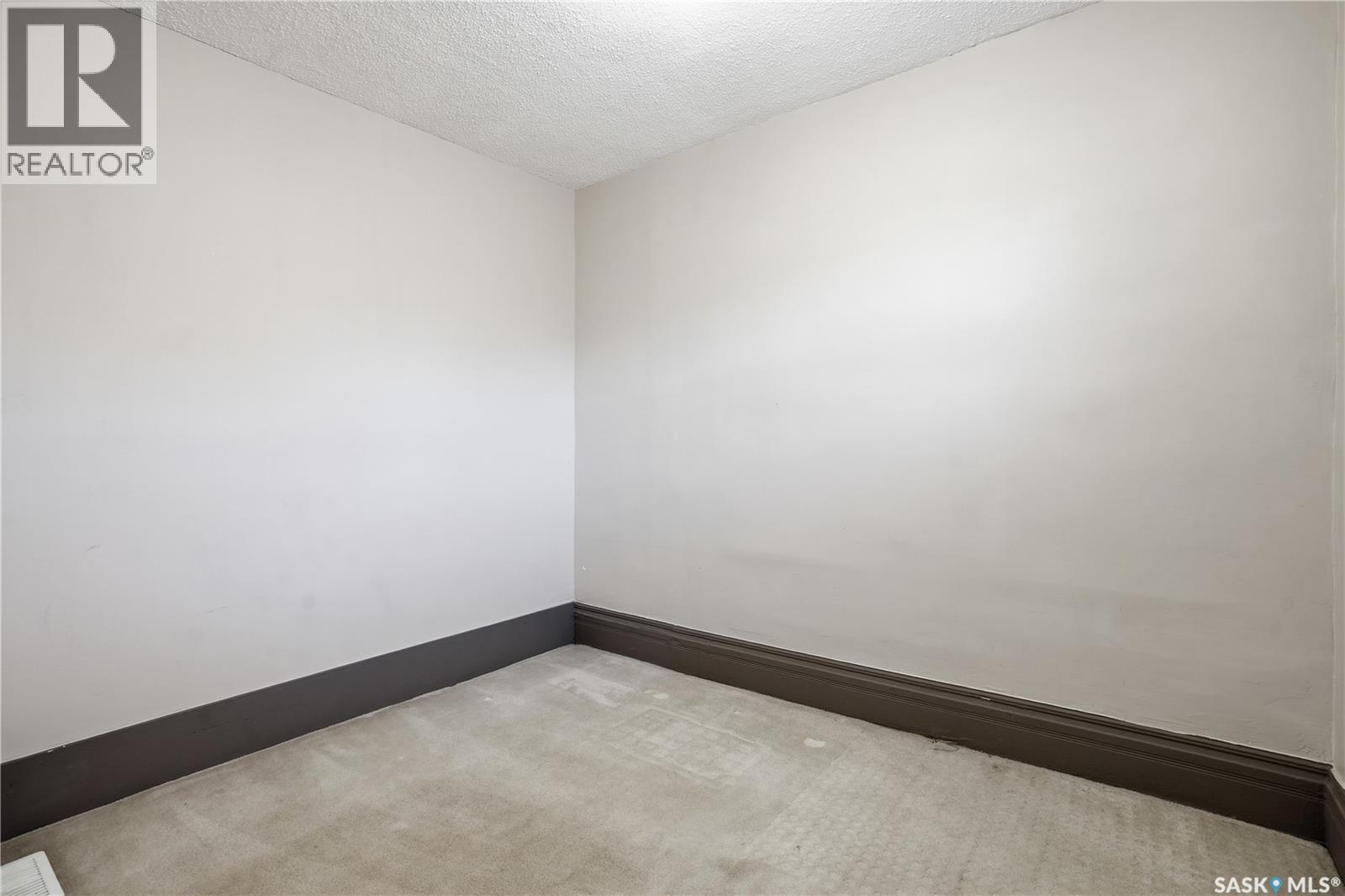 518 Maple Street W, Moose Jaw, Saskatchewan  S6H 4X1 - Photo 9 - SK033175