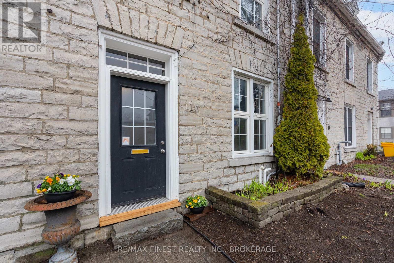 110 YONGE STREET, Kingston, Ontario