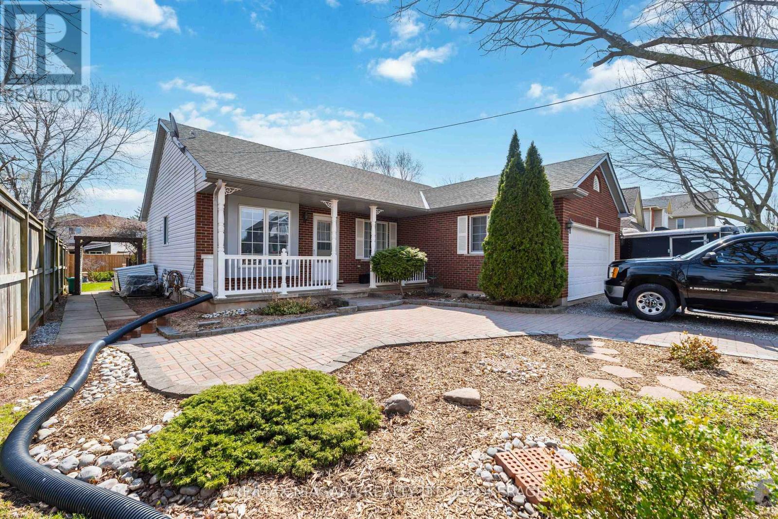 4445 Lincoln Avenue, Lincoln, Ontario  L0R 1B3 - Photo 2 - X12763948