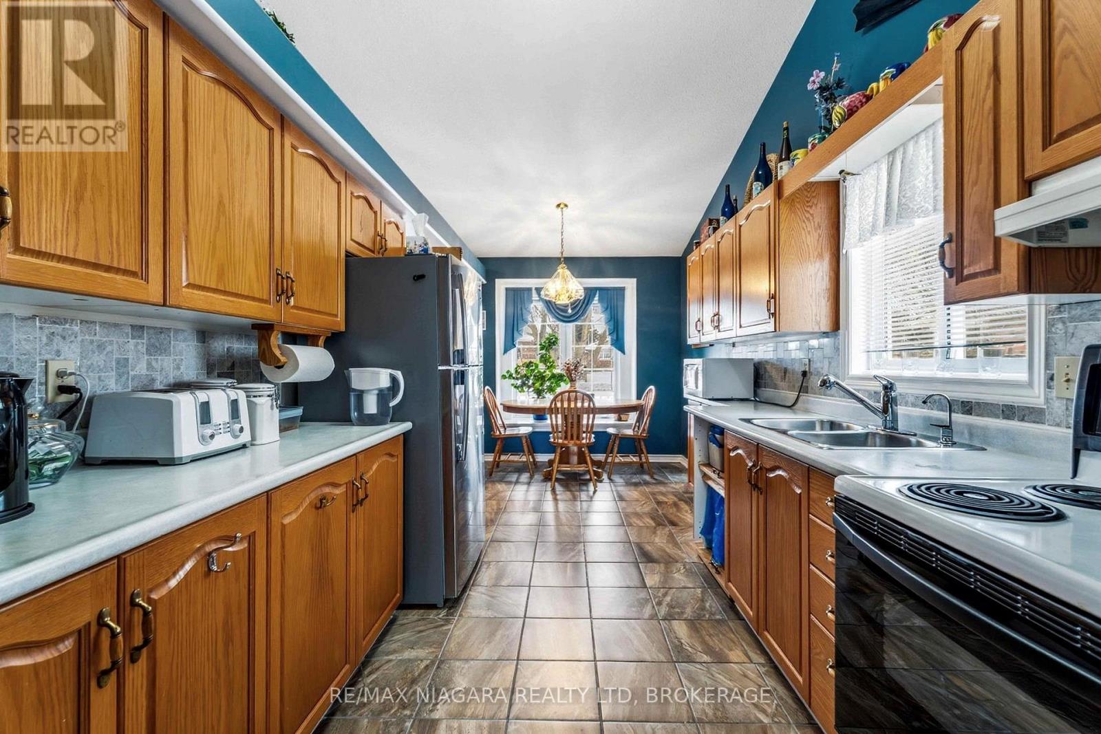 4445 Lincoln Avenue, Lincoln, Ontario  L0R 1B3 - Photo 7 - X12763948