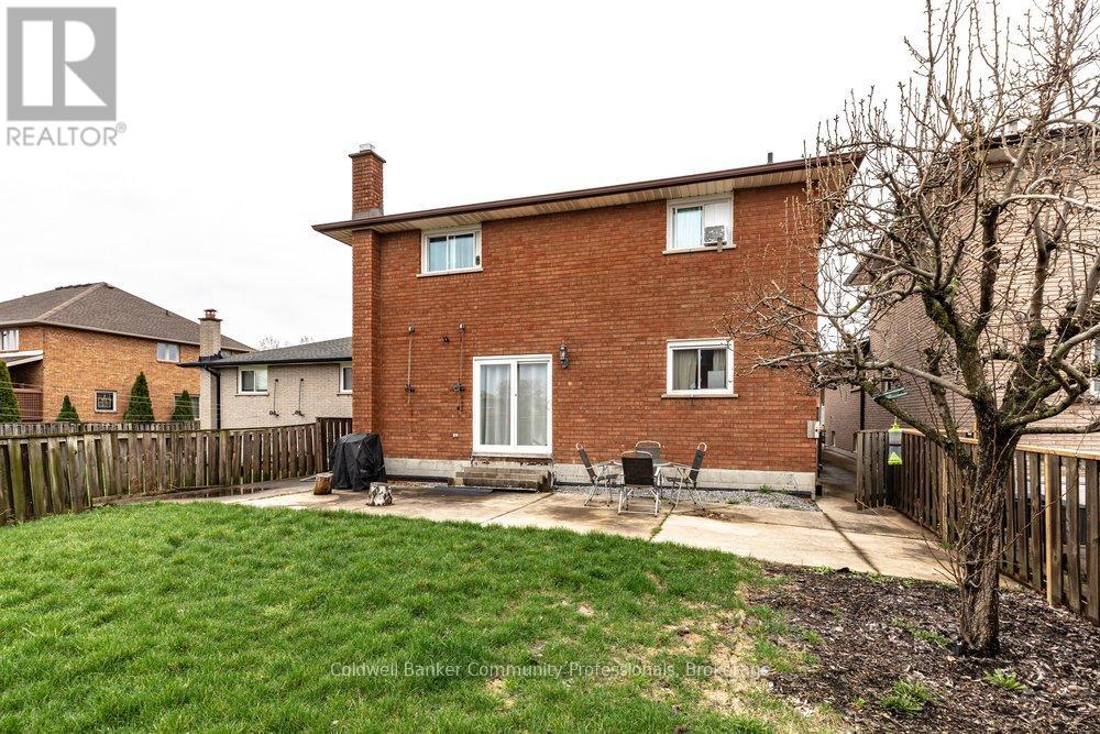 42 Lasila Court, Hamilton, Ontario  L9C 7B6 - Photo 29 - X12984460