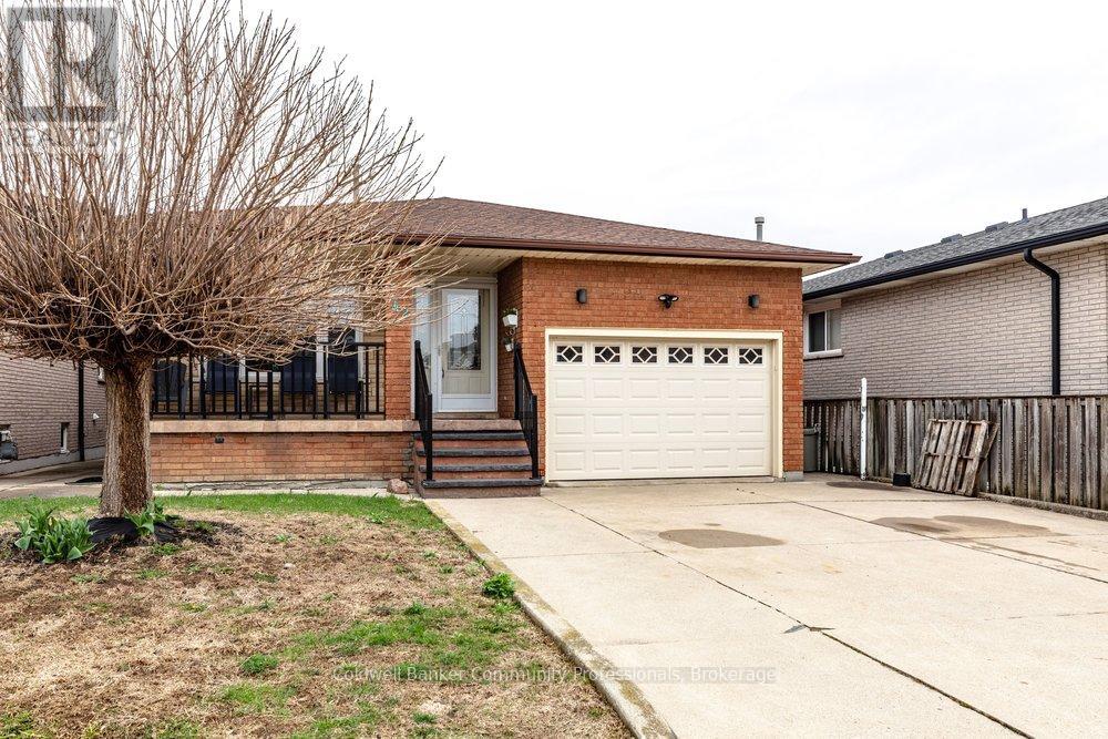 42 Lasila Court, Hamilton, Ontario  L9C 7B6 - Photo 2 - X12984460