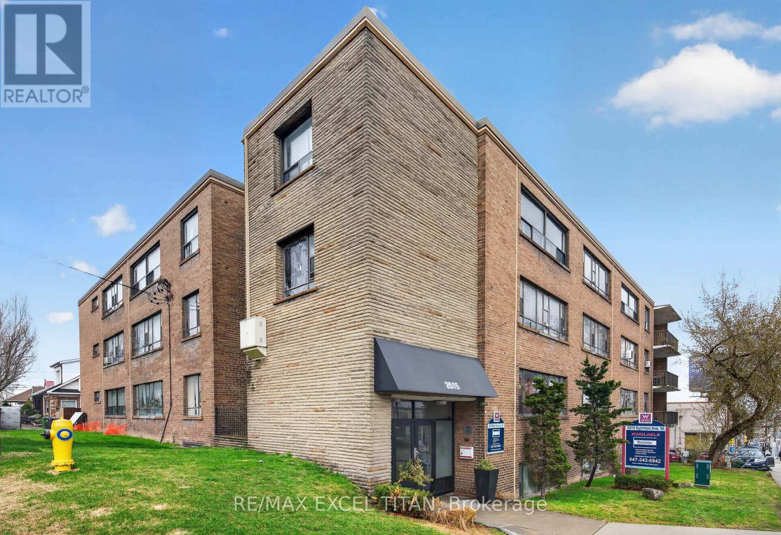 302 - 2515 EGLINTON AVENUE W, Toronto, Ontario