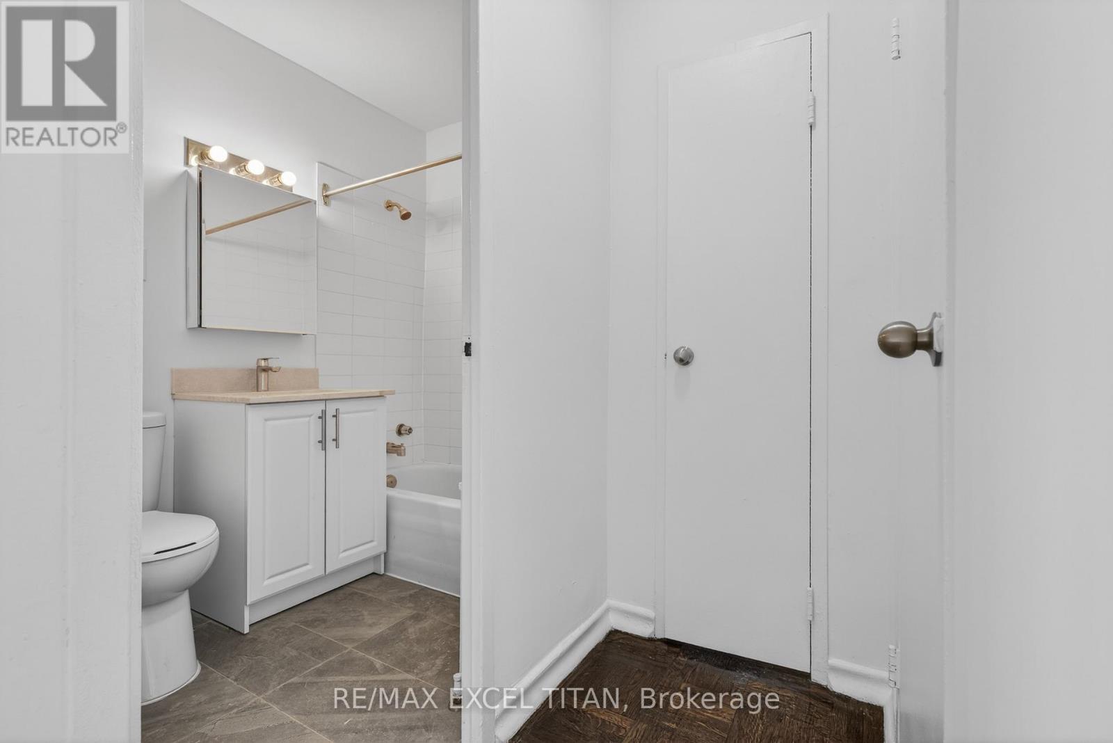 302 - 2515 Eglinton Avenue W, Toronto, Ontario  M6M 1T2 - Photo 23 - W13012708