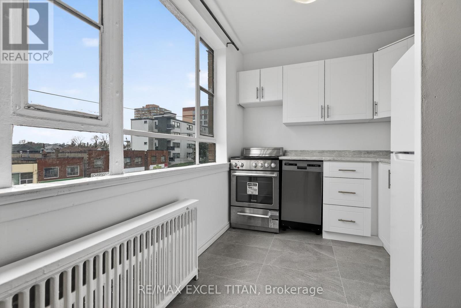 302 - 2515 Eglinton Avenue W, Toronto, Ontario  M6M 1T2 - Photo 4 - W13012708