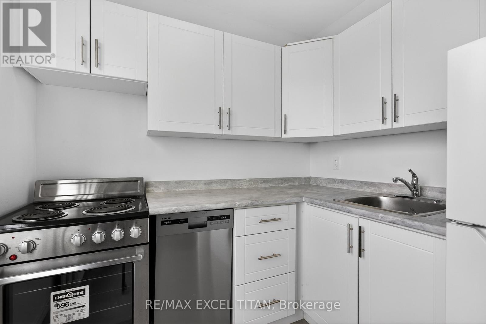 302 - 2515 Eglinton Avenue W, Toronto, Ontario  M6M 1T2 - Photo 5 - W13012708