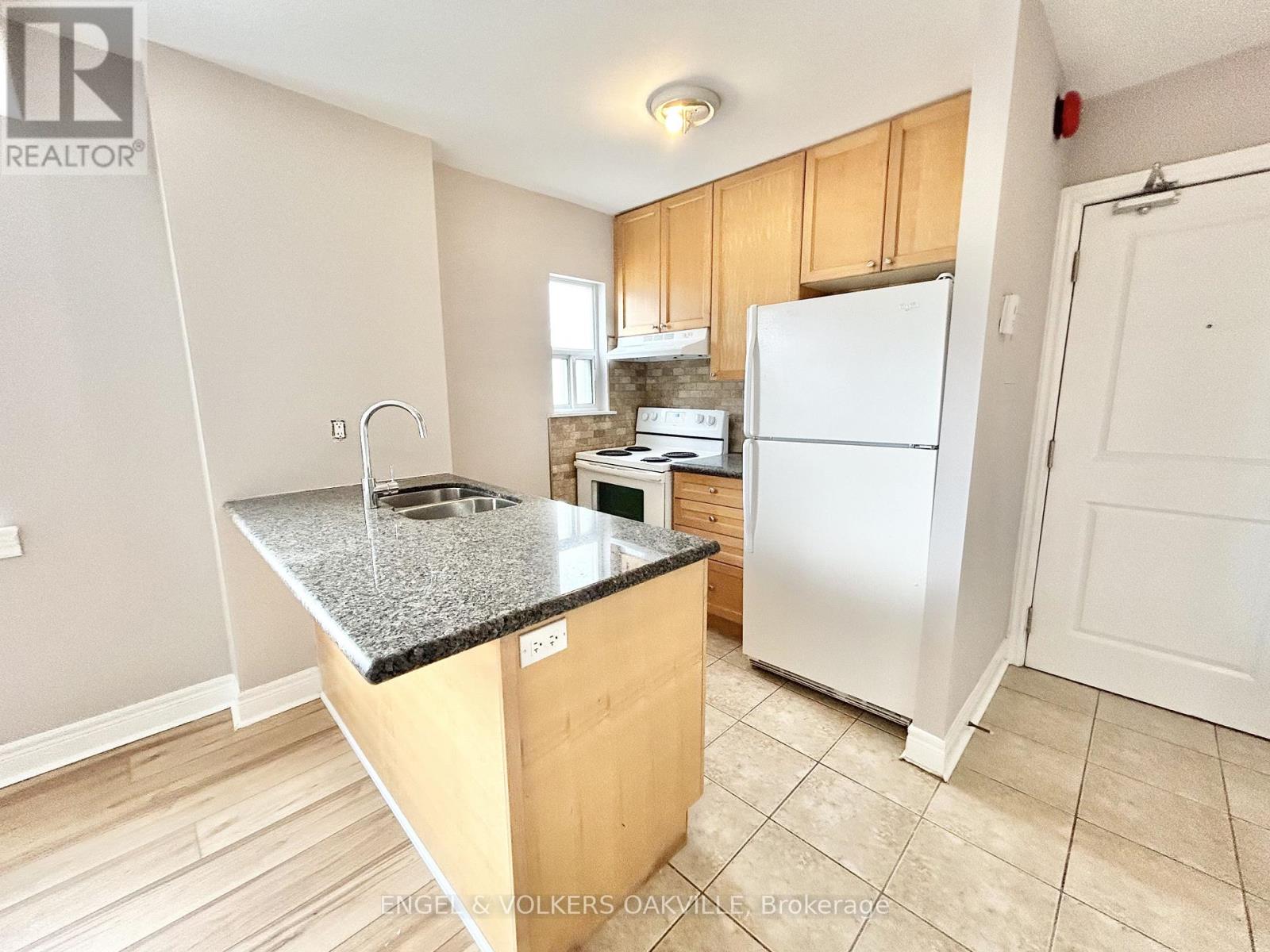 208 - 11 THIRTY THIRD STREET, Toronto, Ontario