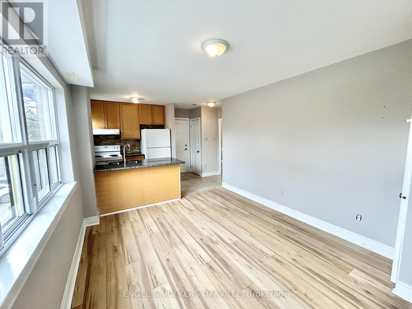 208 - 11 Thirty Third Street, Toronto, Ontario  M8W 3G7 - Photo 4 - W13012722