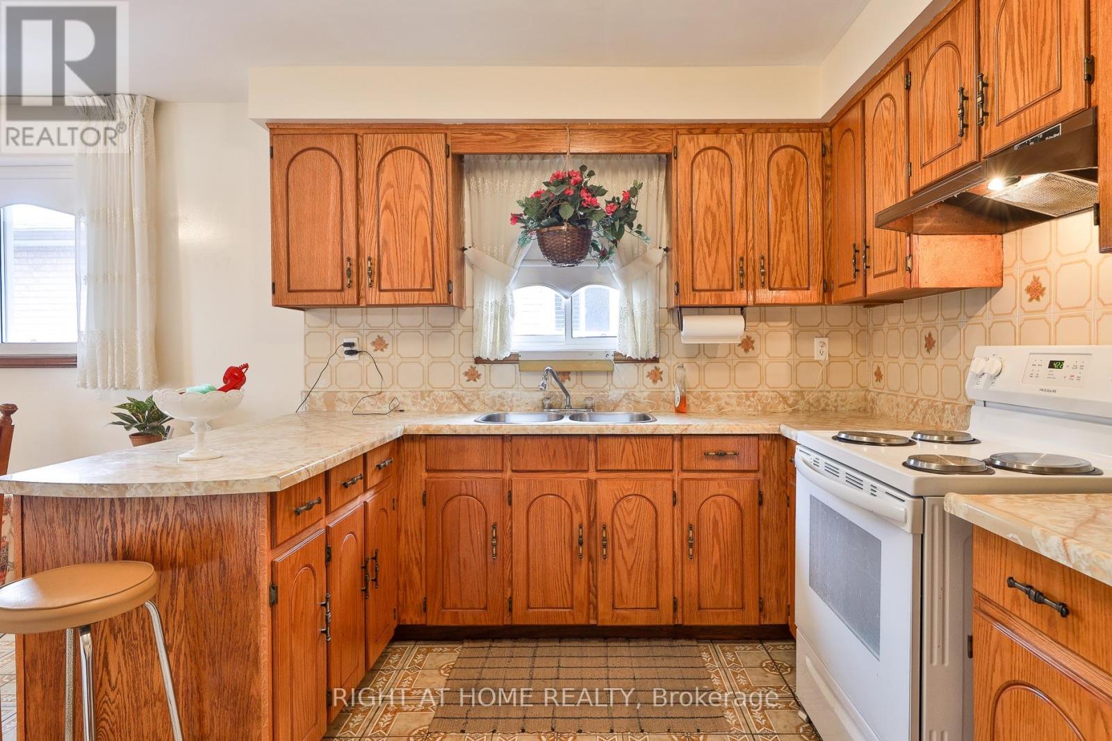 101 Benjamin Boake Trail, Toronto (York University Heights), Ontario  M3J 3C8 - Photo 11 - W13012798