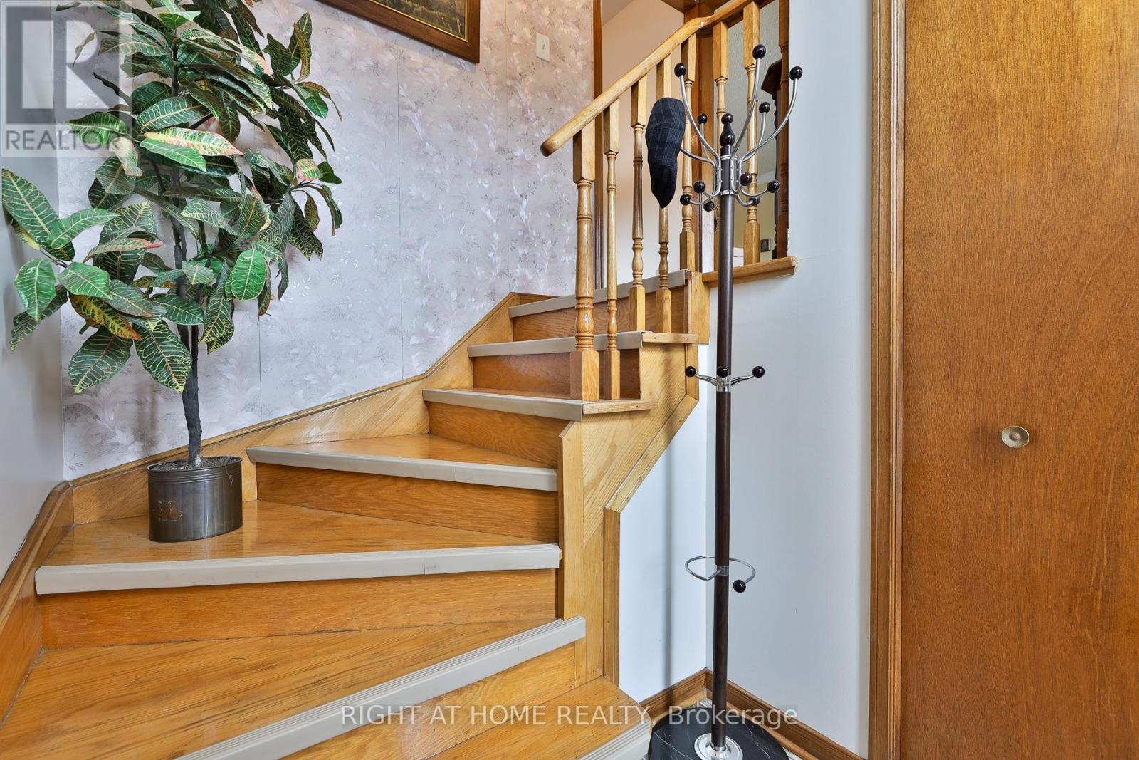 101 Benjamin Boake Trail, Toronto (York University Heights), Ontario  M3J 3C8 - Photo 2 - W13012798