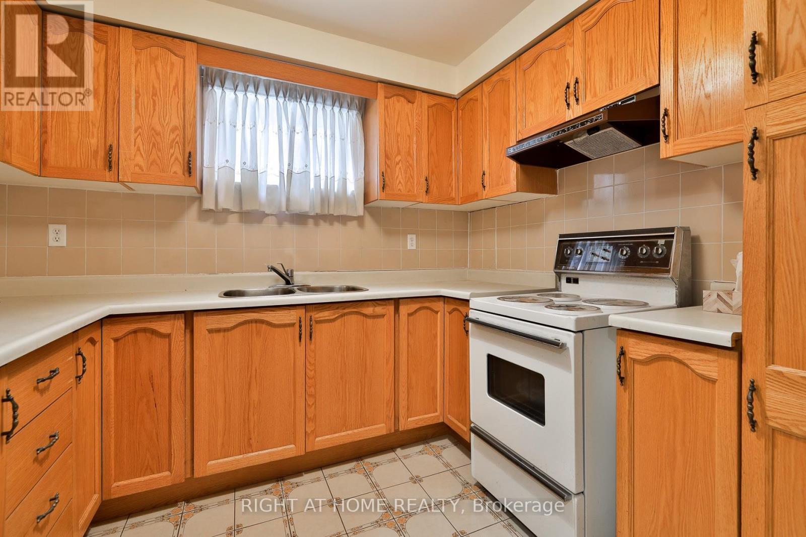 101 Benjamin Boake Trail, Toronto (York University Heights), Ontario  M3J 3C8 - Photo 39 - W13012798