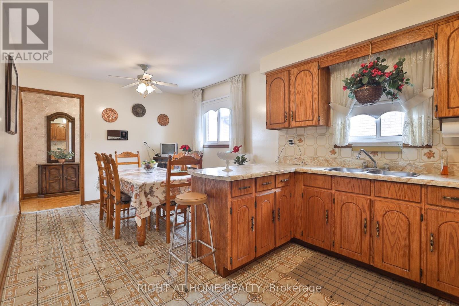 101 Benjamin Boake Trail, Toronto (York University Heights), Ontario  M3J 3C8 - Photo 9 - W13012798