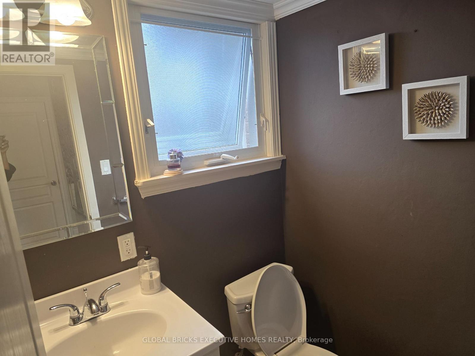 47 Parkview Place, Brampton, Ontario  L6W 2G2 - Photo 10 - W13012910