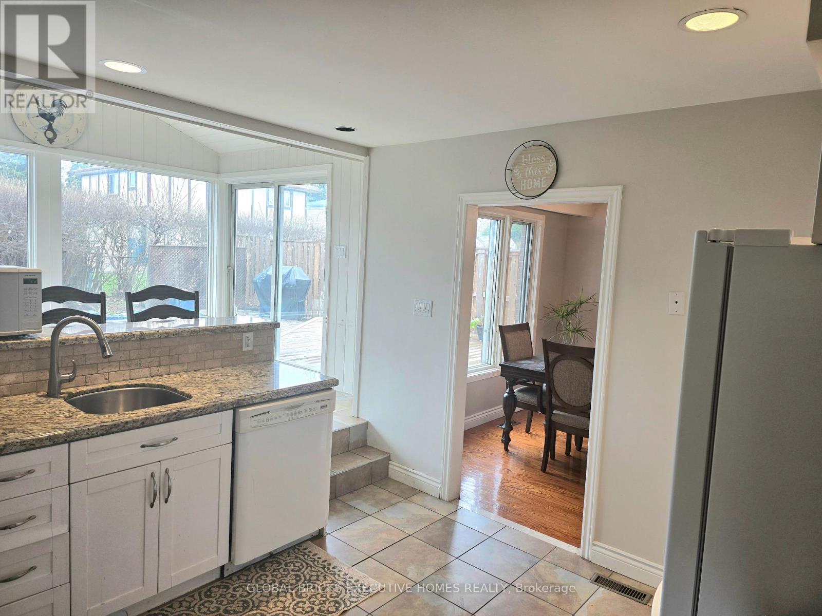 47 Parkview Place, Brampton, Ontario  L6W 2G2 - Photo 14 - W13012910