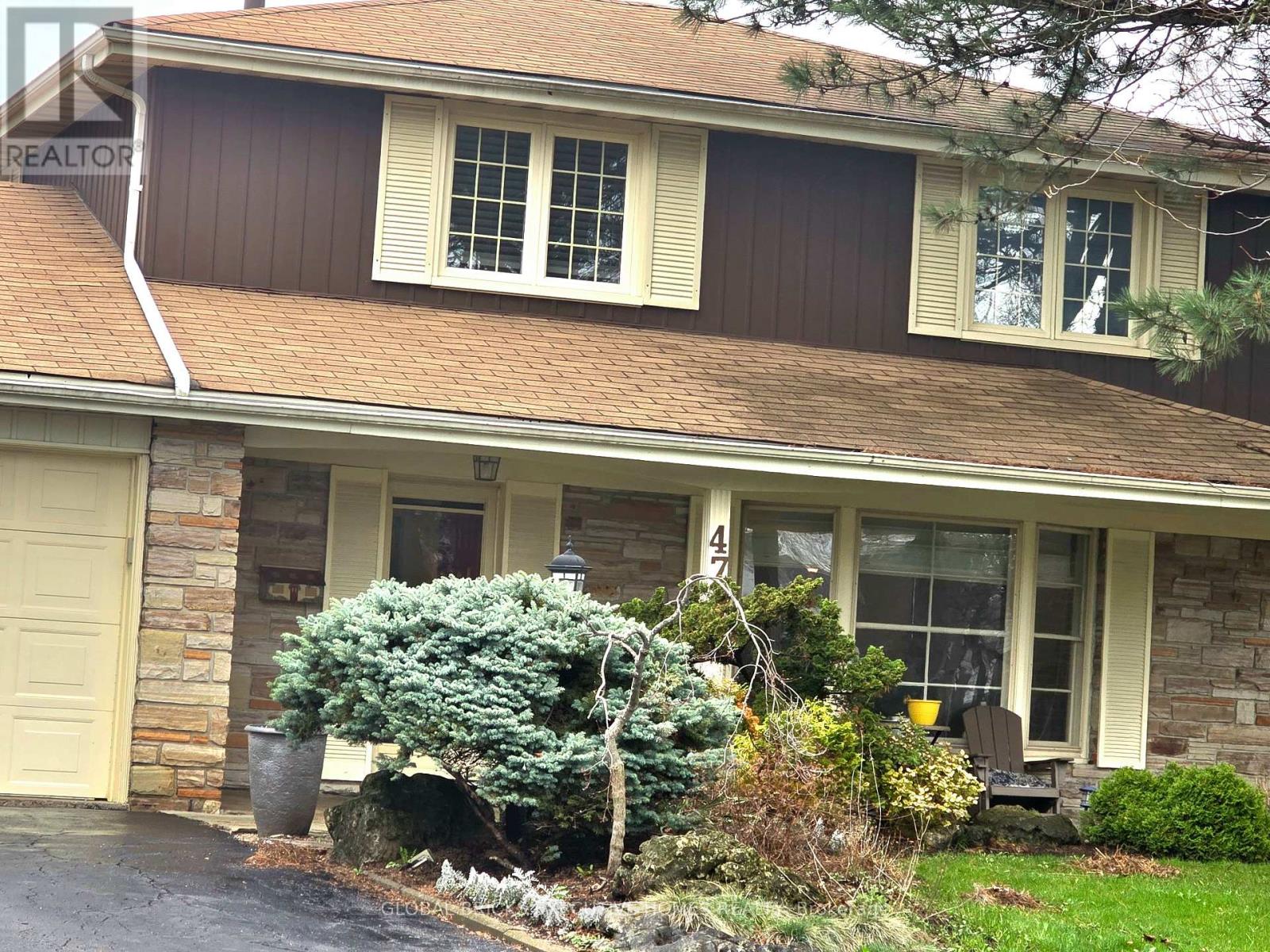 47 Parkview Place, Brampton, Ontario  L6W 2G2 - Photo 2 - W13012910