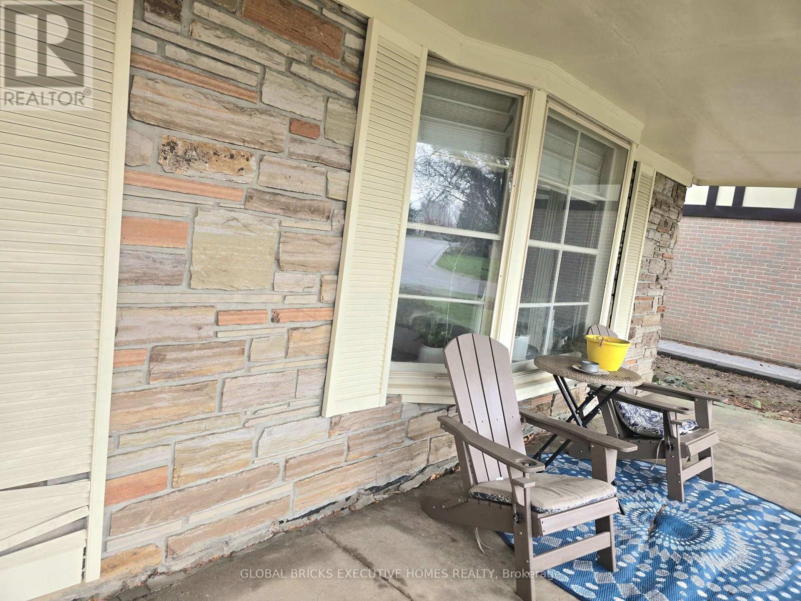 47 Parkview Place, Brampton, Ontario  L6W 2G2 - Photo 4 - W13012910