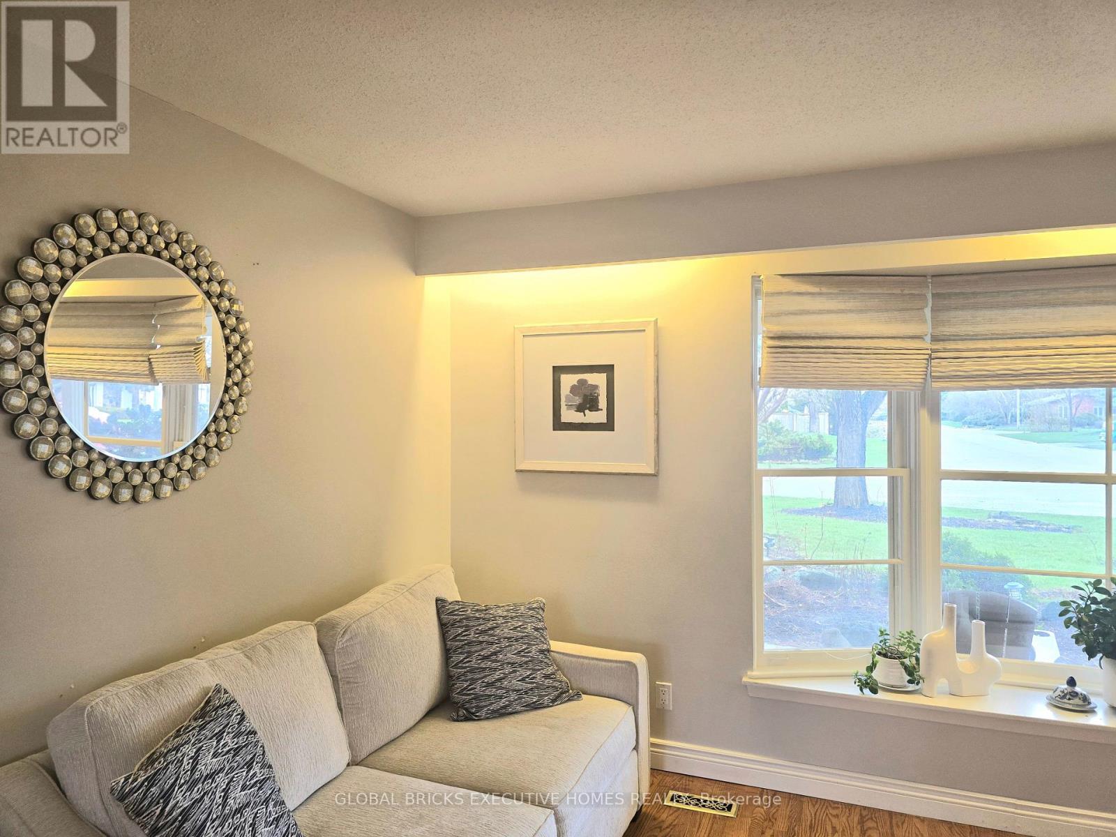 47 Parkview Place, Brampton, Ontario  L6W 2G2 - Photo 7 - W13012910