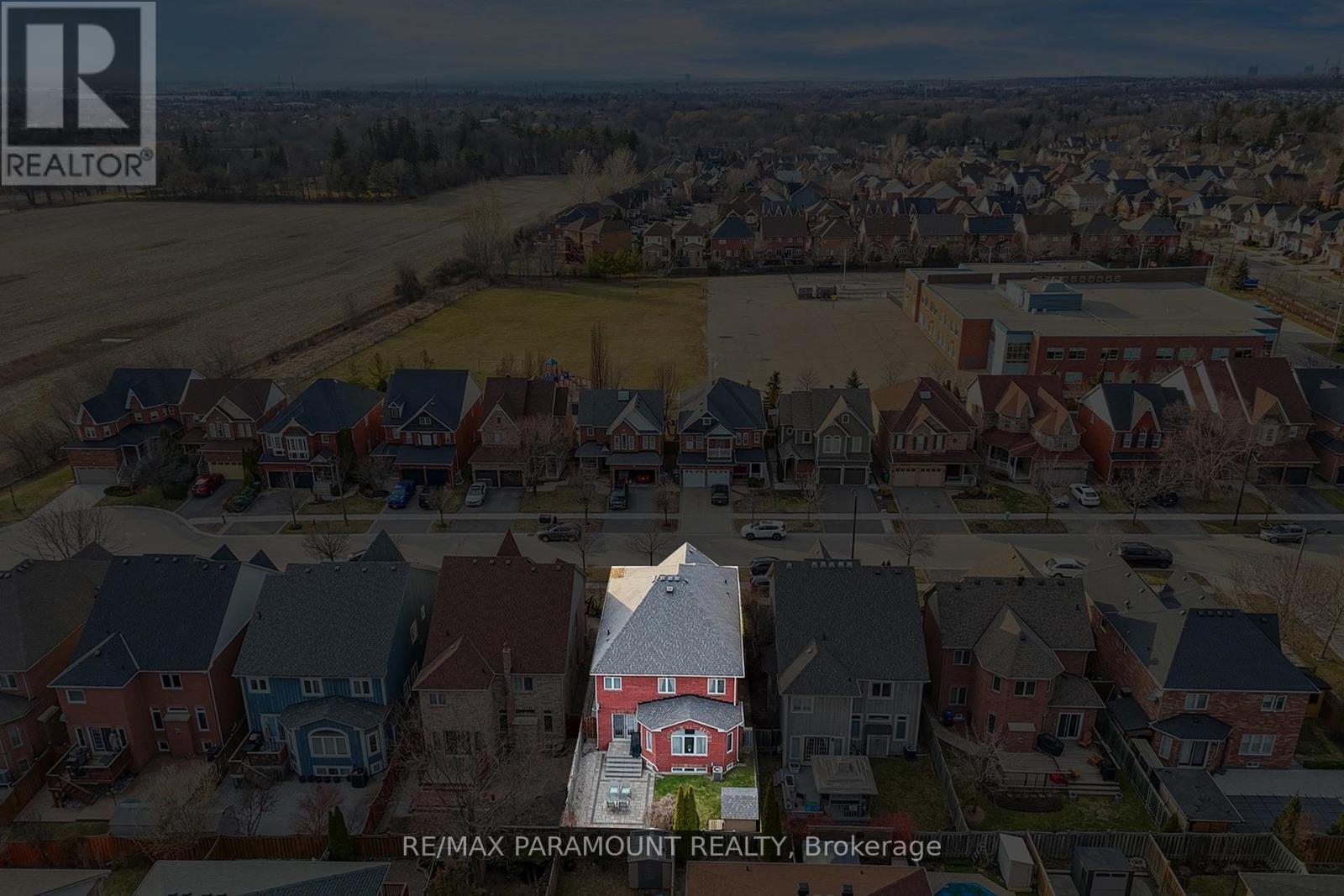 1122 Lamplight Way, Mississauga, Ontario  L5W 1J4 - Photo 5 - W13012920