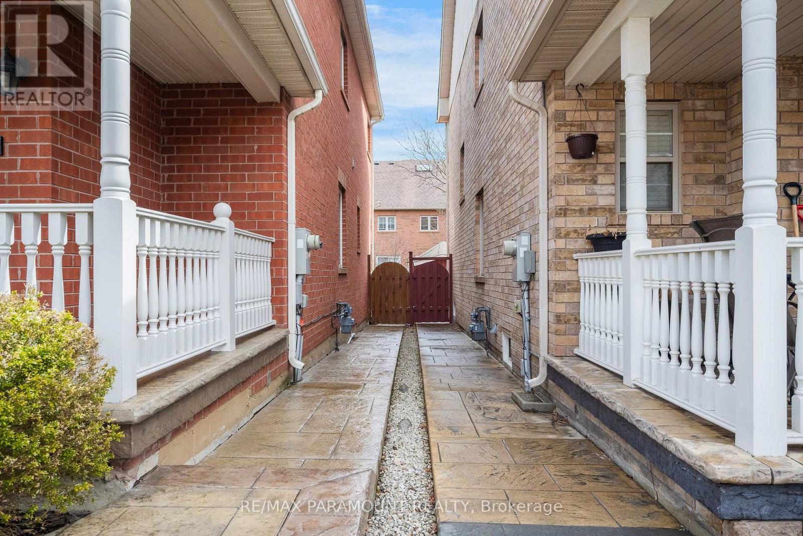 1122 Lamplight Way, Mississauga, Ontario  L5W 1J4 - Photo 7 - W13012920