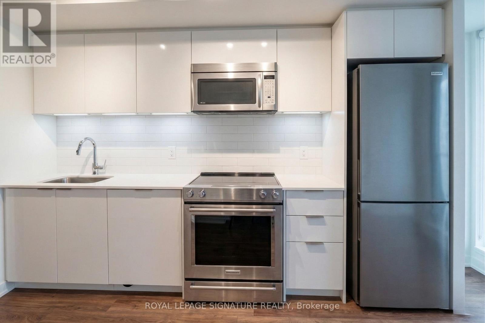 305 - 30 Samuel Wood Way, Toronto, Ontario  M9B 1B1 - Photo 2 - W13012958