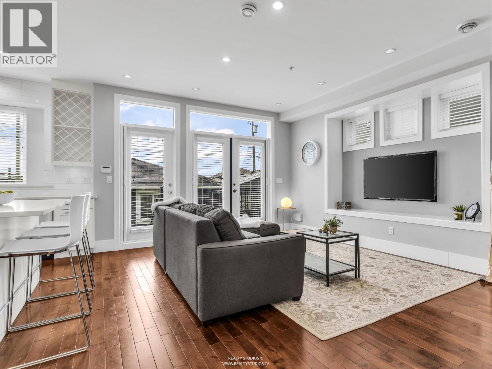 66 E 57th Avenue, Vancouver, British Columbia  V5X 1S4 - Photo 7 - R3112491