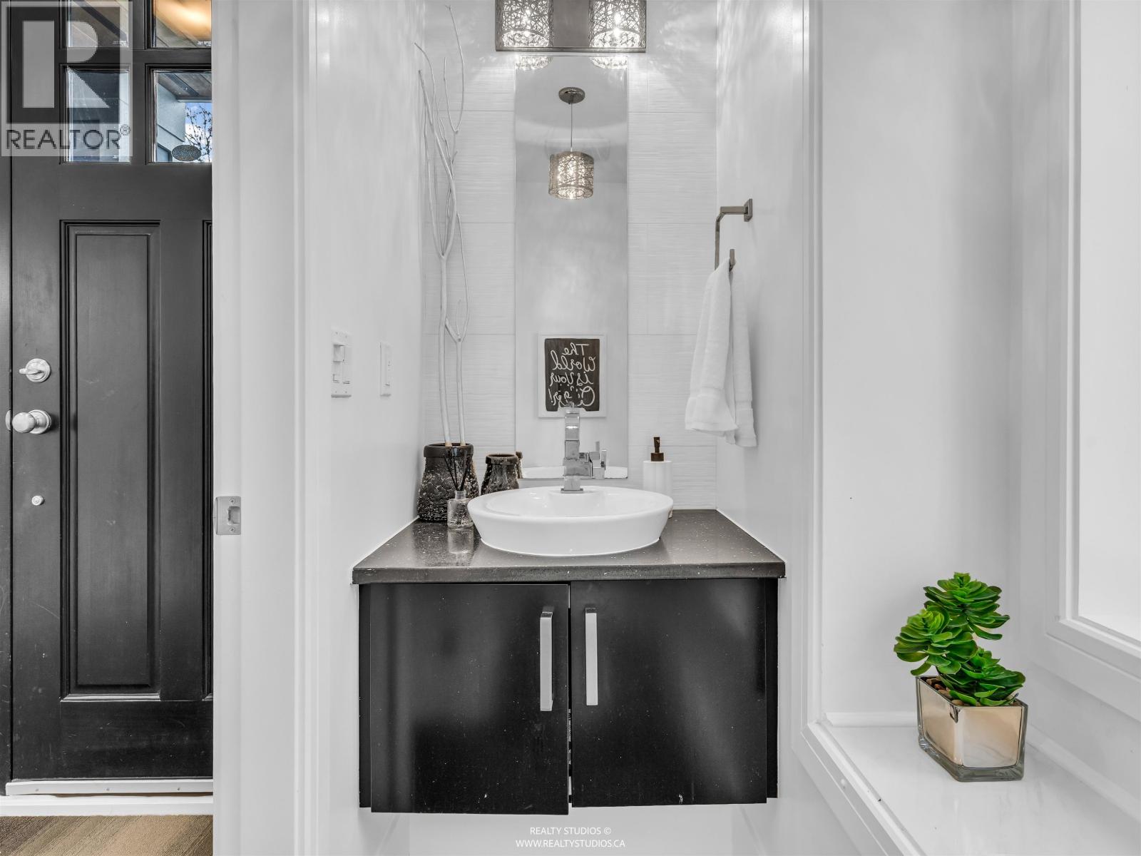 66 E 57th Avenue, Vancouver, British Columbia  V5X 1S4 - Photo 14 - R3112491