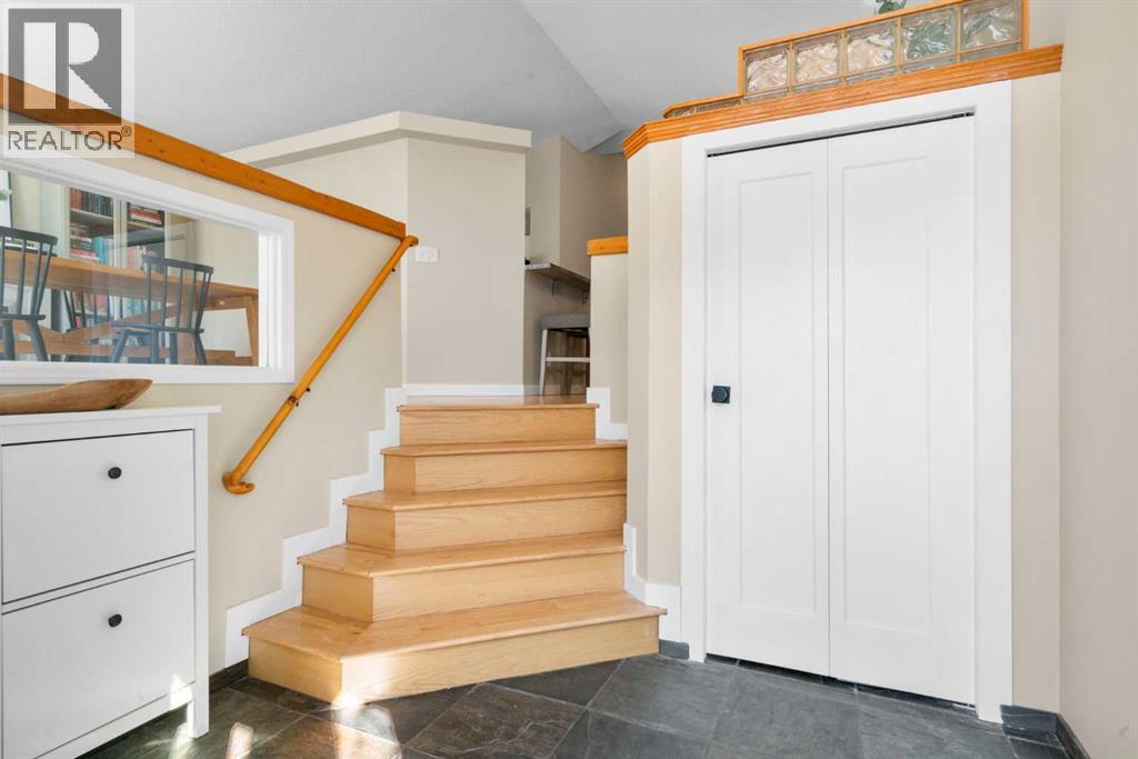 78 Hidden Spring Green Nw, Calgary, Alberta  T3A 5N1 - Photo 5 - A2299540