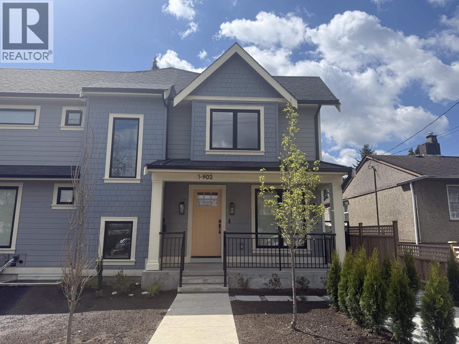 1 902 FIRST STREET, New Westminster, British Columbia