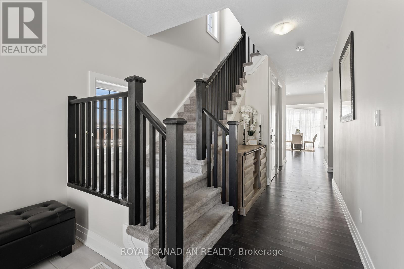 Upper - 301 Buttonbush Street, Waterloo, Ontario  N2V 0B2 - Photo 3 - X13012764