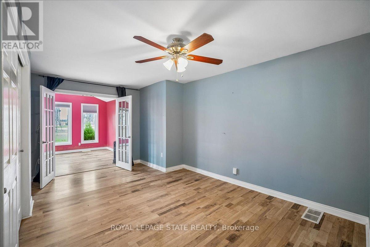 5 Herbert Court, Hamilton (Lakeshore), Ontario  L8E 5A7 - Photo 11 - X13012786