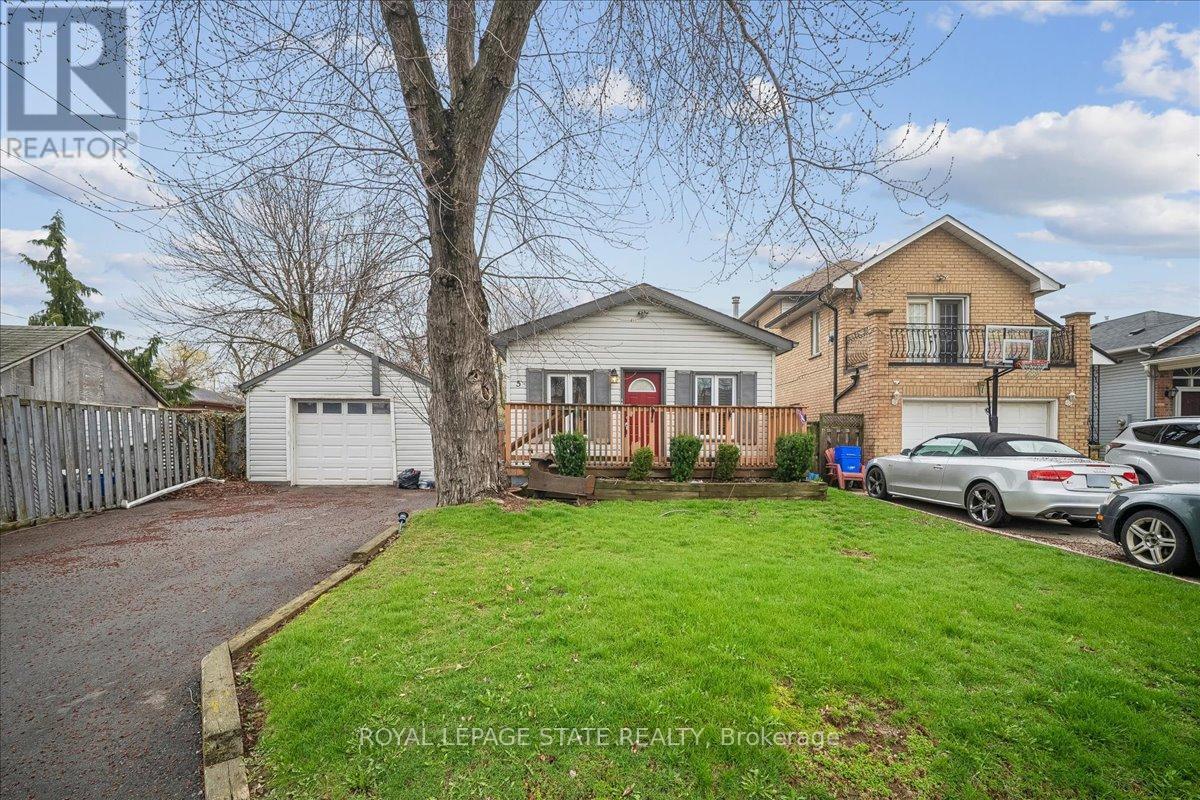 5 Herbert Court, Hamilton (Lakeshore), Ontario  L8E 5A7 - Photo 2 - X13012786