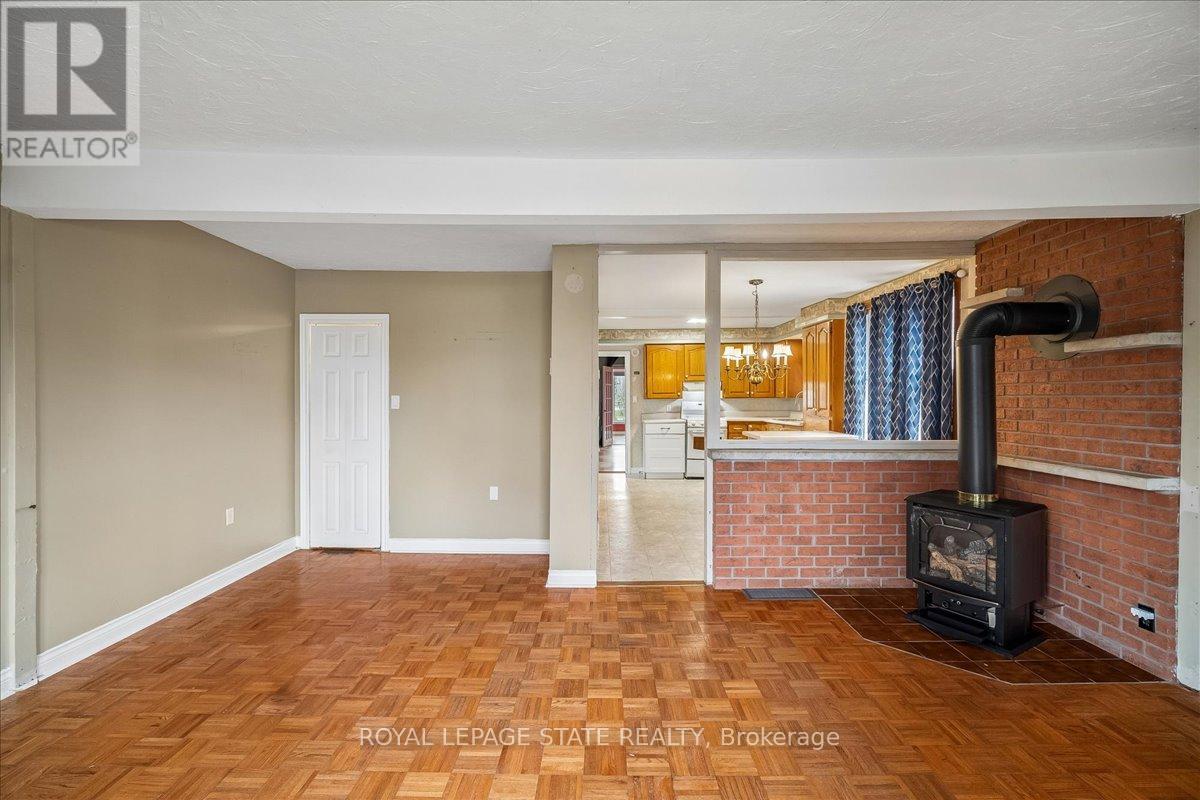 5 Herbert Court, Hamilton (Lakeshore), Ontario  L8E 5A7 - Photo 5 - X13012786