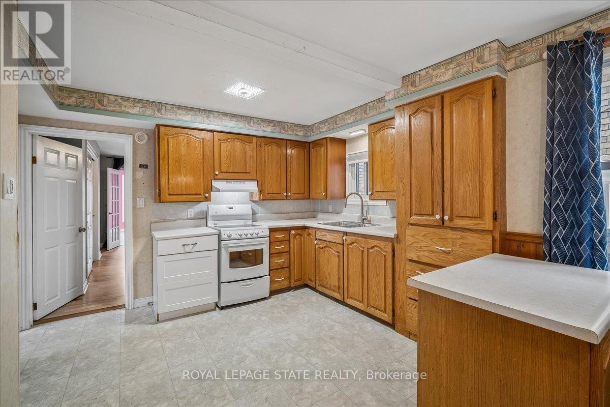 5 Herbert Court, Hamilton (Lakeshore), Ontario  L8E 5A7 - Photo 8 - X13012786