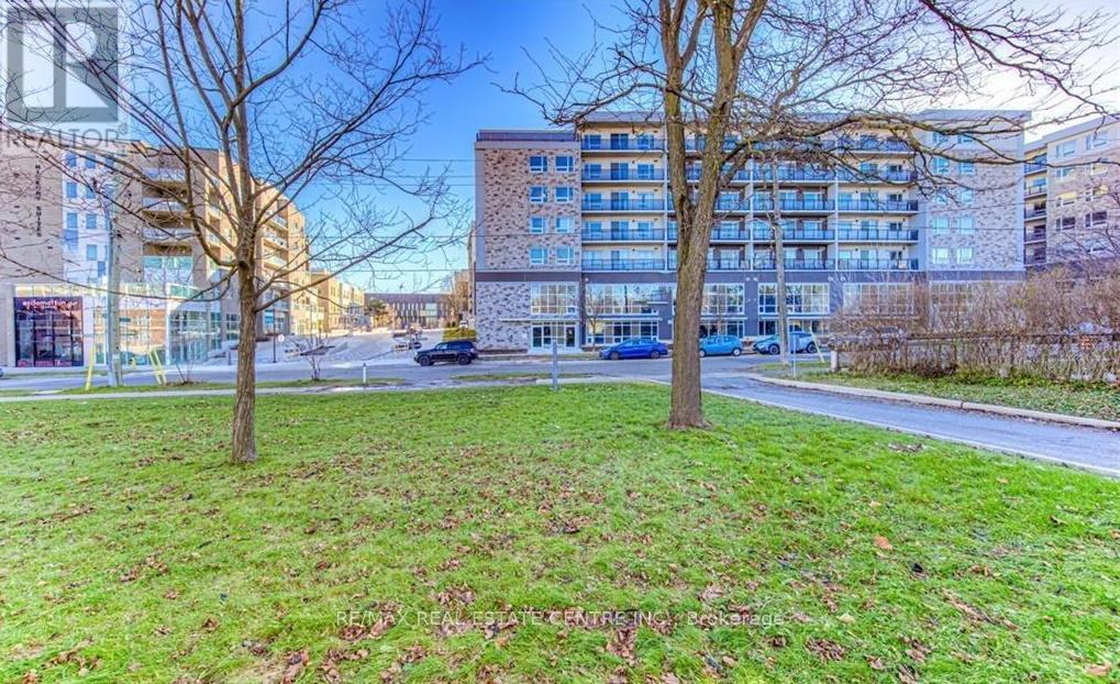 301b - 275 Larch Street, Waterloo, Ontario  N2L 3R2 - Photo 2 - X13012794