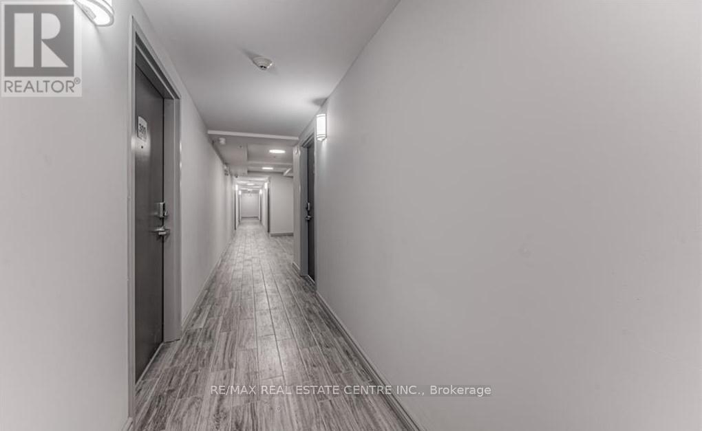 301b - 275 Larch Street, Waterloo, Ontario  N2L 3R2 - Photo 4 - X13012794