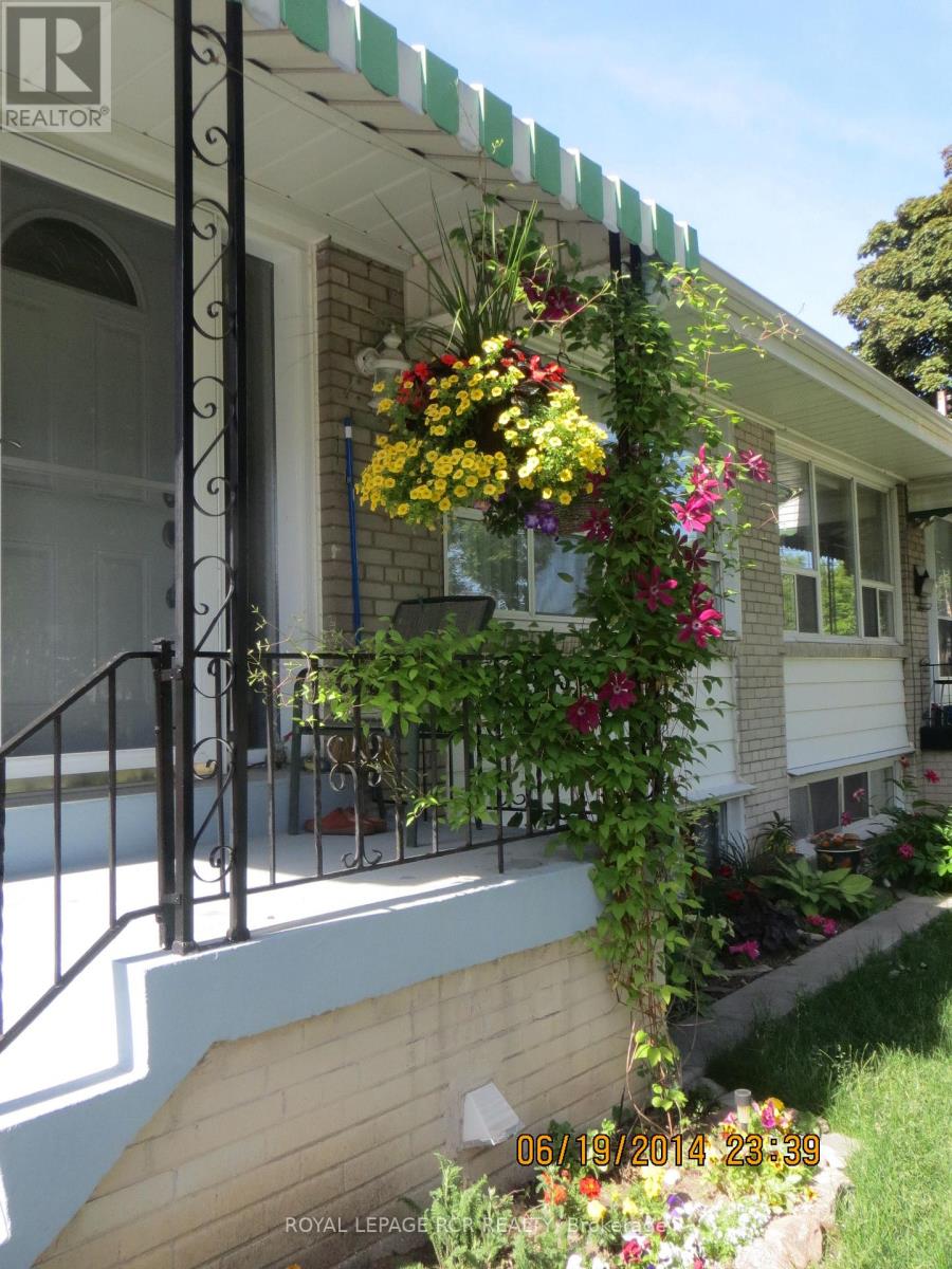 6 Ailsa Craig Court, Toronto, Ontario  M2R 2B8 - Photo 3 - C12902474