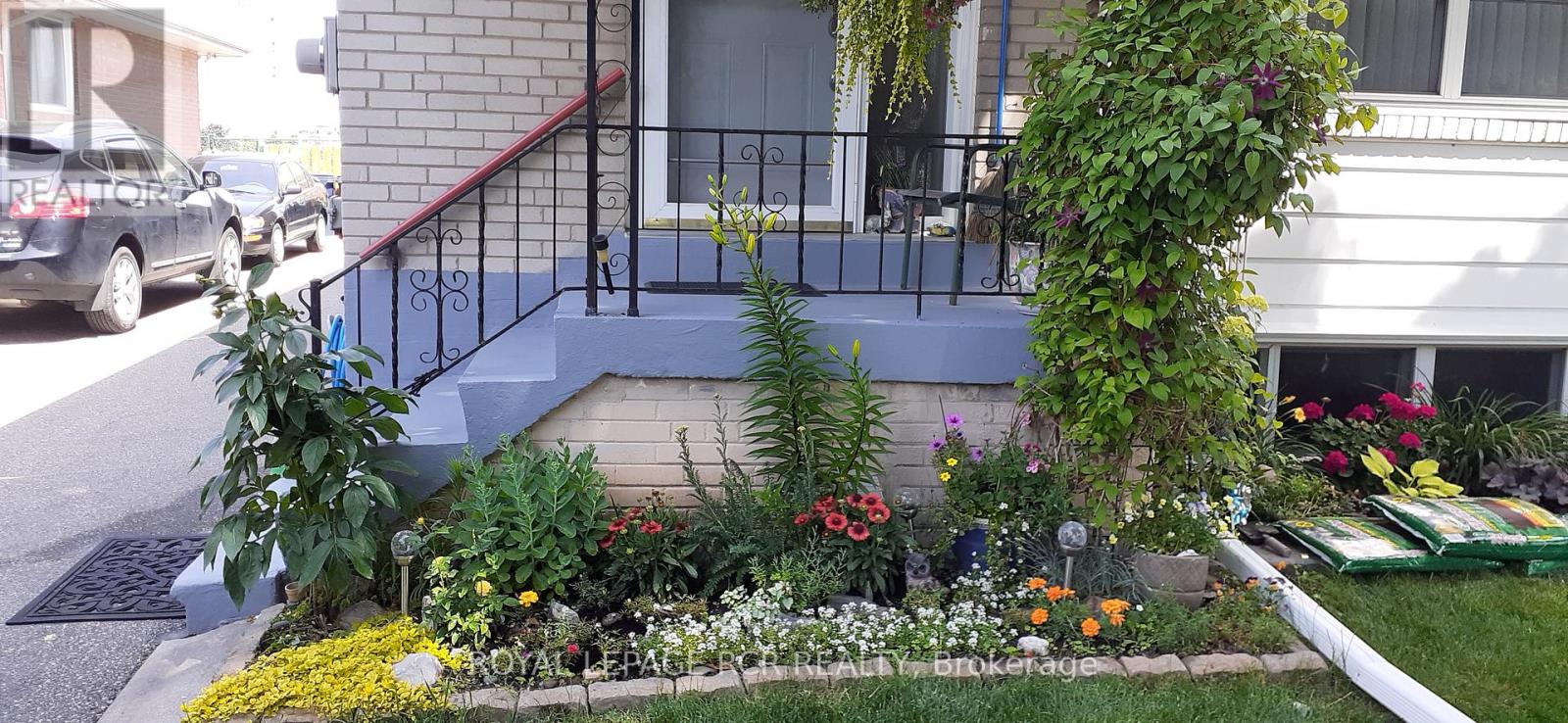 6 Ailsa Craig Court, Toronto, Ontario  M2R 2B8 - Photo 4 - C12902474