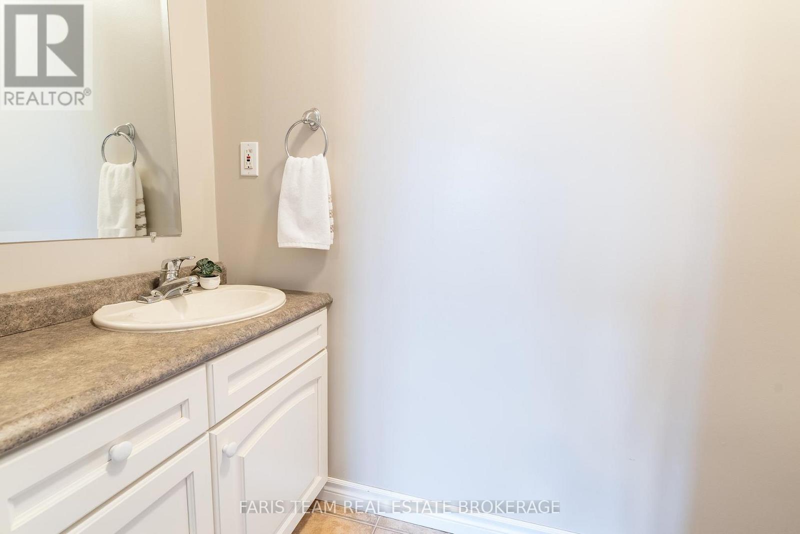 704 Trinity Street, Innisfil, Ontario  L9S 2G8 - Photo 23 - N12951320