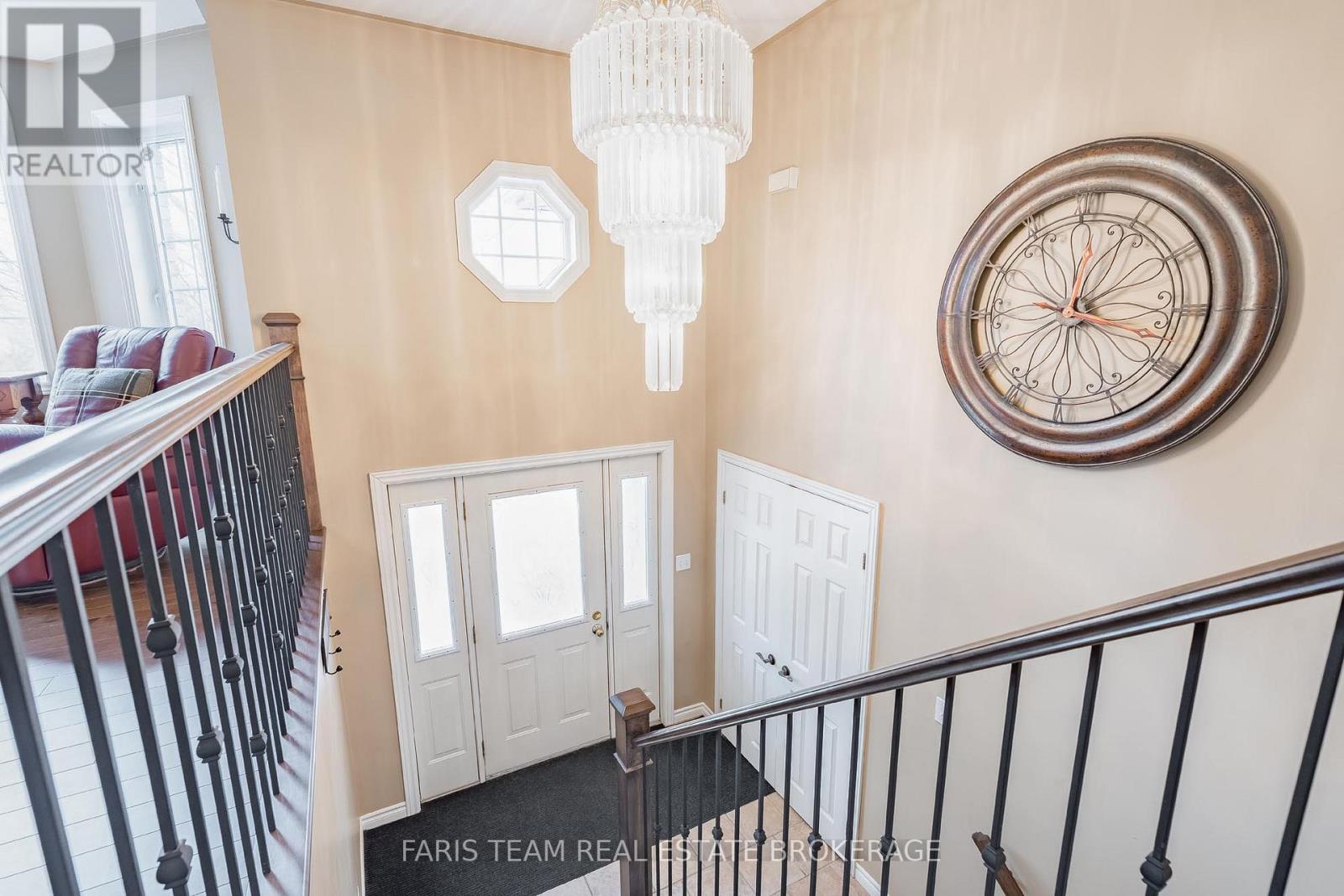 704 Trinity Street, Innisfil, Ontario  L9S 2G8 - Photo 4 - N12951320