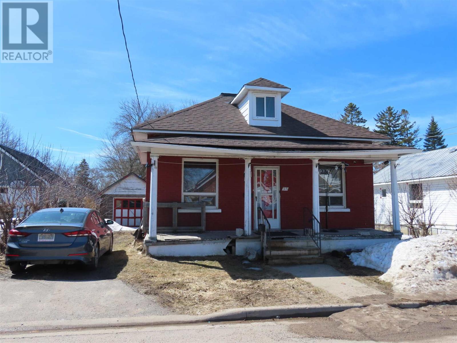 23 St Andrews Ter, Sault Ste Marie, Ontario  P6B 1B2 - Photo 1 - SM260327