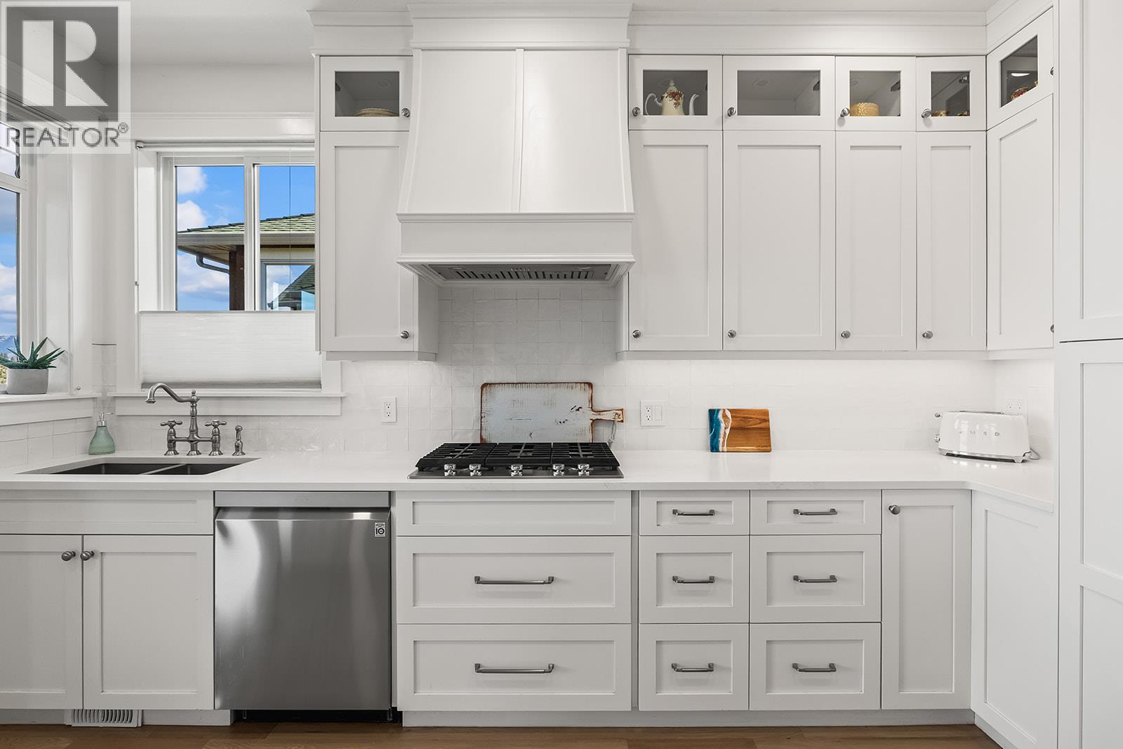 629 Almandine Court, Kelowna, British Columbia  V1W 4Z5 - Photo 6 - 10373724