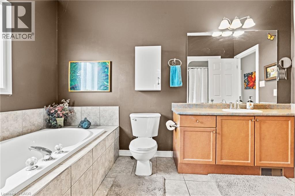 7852 Charnwood Avenue, Niagara Falls, Ontario  L2H 3E2 - Photo 7 - 40819662