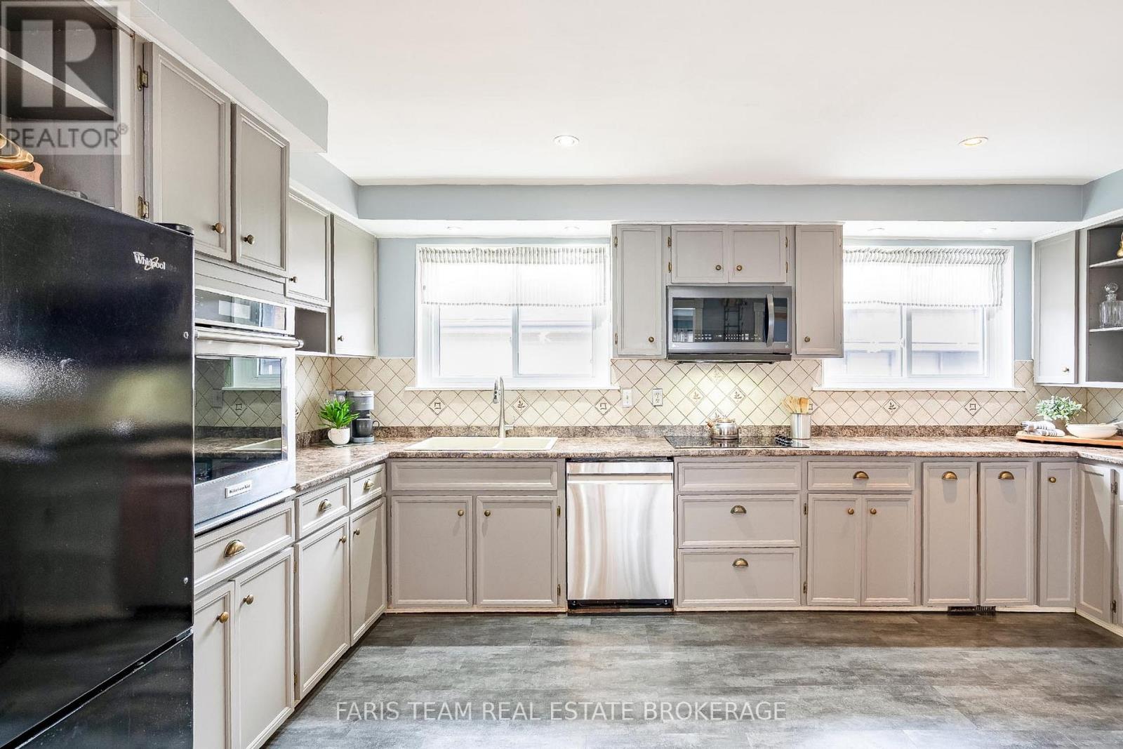 28 Bromley Crescent, Brampton, Ontario  L6T 1Z1 - Photo 8 - W12960372