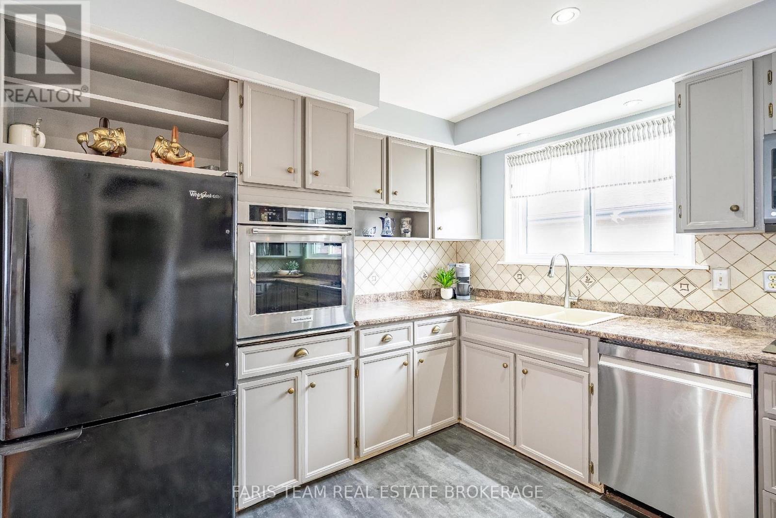 28 Bromley Crescent, Brampton, Ontario  L6T 1Z1 - Photo 7 - W12960372