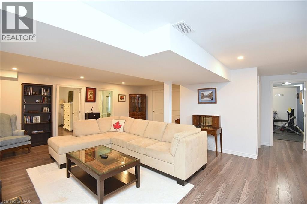 19 Dyment Court, Ancaster, Ontario  L9G 0E1 - Photo 15 - 40821887