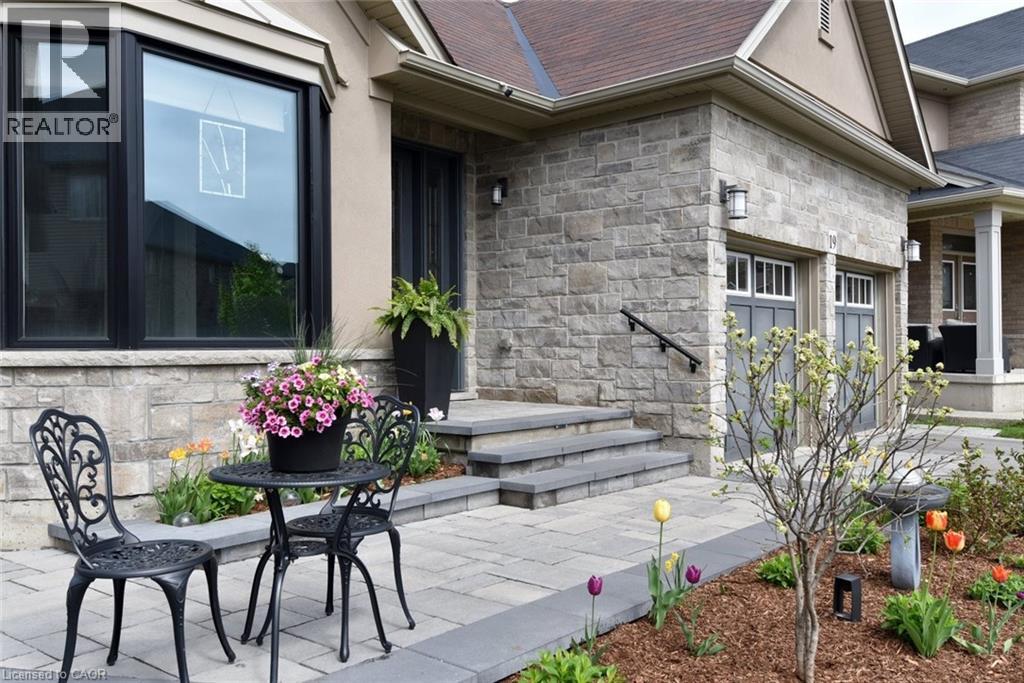 19 Dyment Court, Ancaster, Ontario  L9G 0E1 - Photo 2 - 40821887