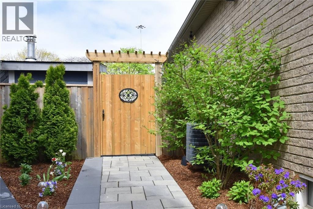 19 Dyment Court, Ancaster, Ontario  L9G 0E1 - Photo 32 - 40821887