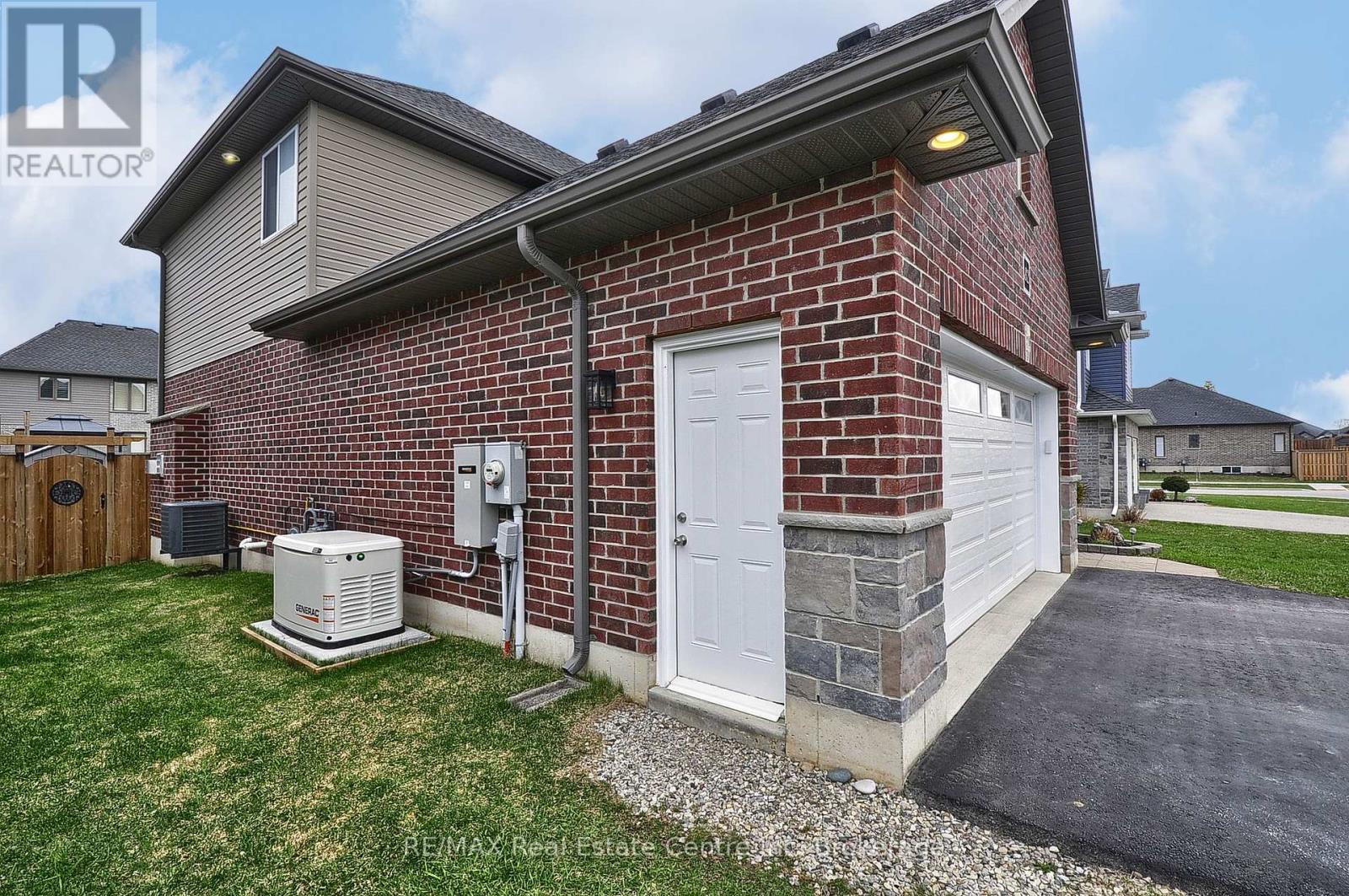 82 Curtis Street S, East Zorra-Tavistock, Ontario  N0J 1M0 - Photo 44 - X13013040