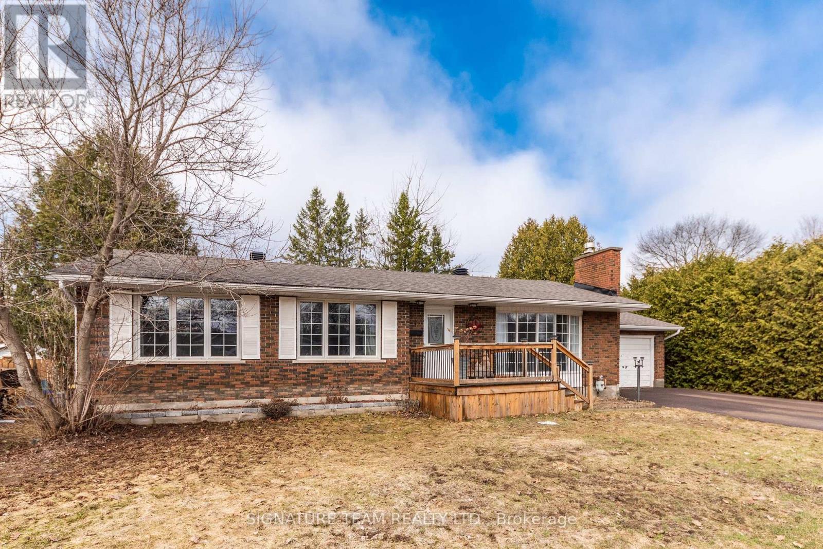 7 Mary Street, Petawawa, Ontario  K8H 1R6 - Photo 2 - X12937288