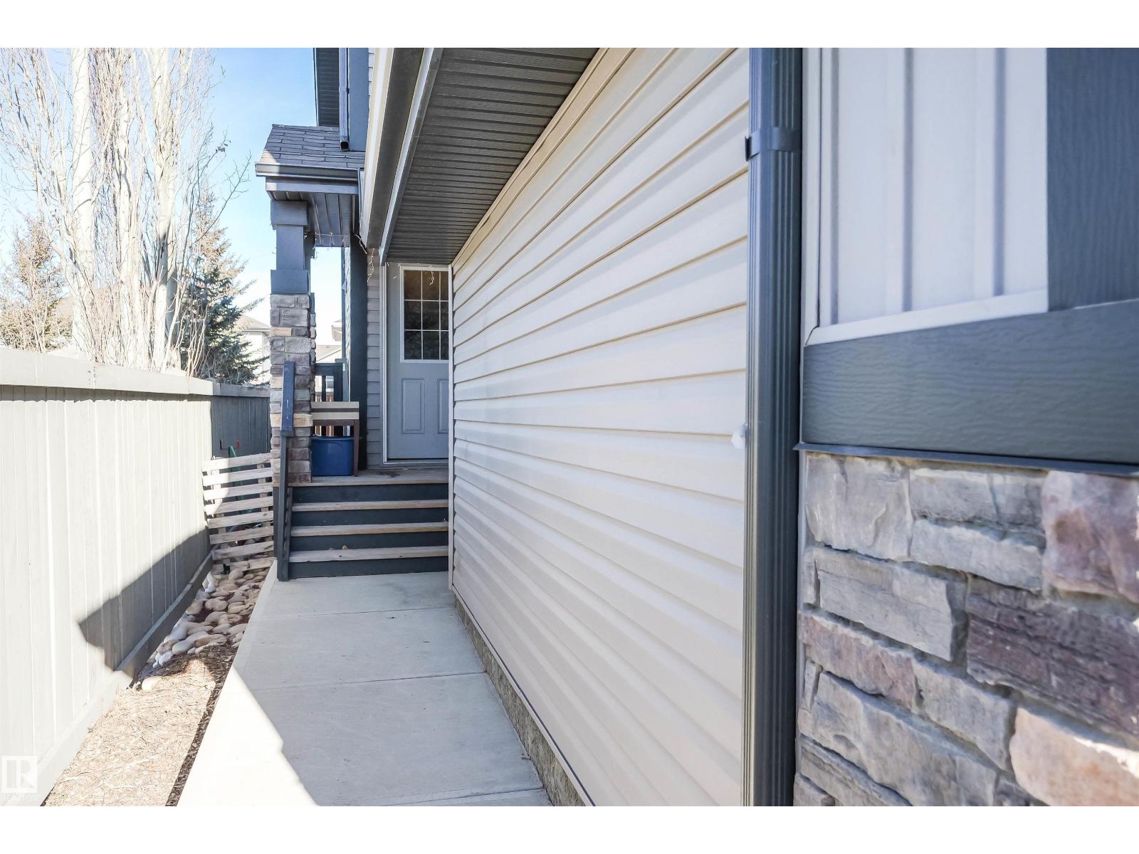 1426 25 Av Nw, Edmonton, Alberta  T6T 2E2 - Photo 2 - E4482872